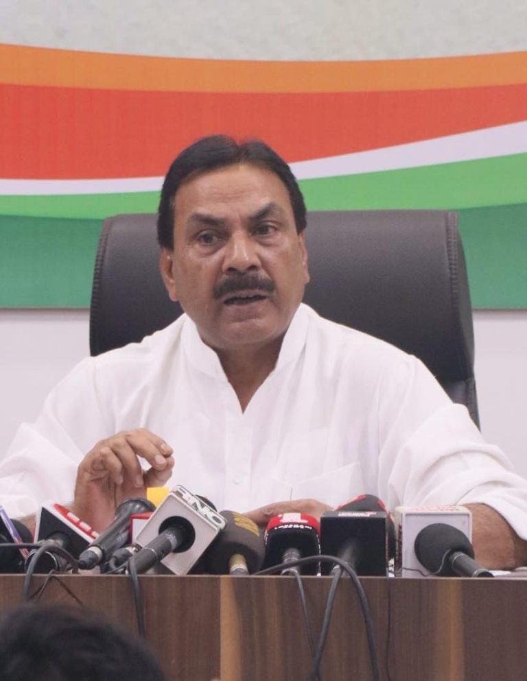 क्लस्टर डेव्हलमेंटच्या सवलतींचा फायदा सरसकट सर्व इमारतींच्या पुनर्विकासासाठी व्हावा:- नसीम खान.