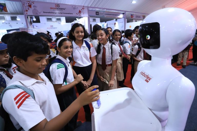 जी-२० च्या पार्श्वभूमीवर आयोजित प्रदर्शनाला एक लाख विद्यार्थ्यांची भेट