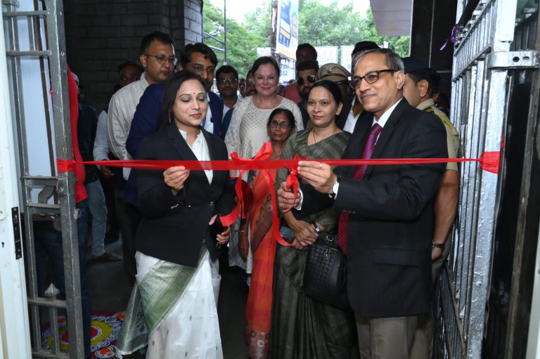 देशात प्रथमच रेल्वे स्टेशनवर मोफत विधी सेवा व मध्यस्थी चिकीत्सालय स्थापन