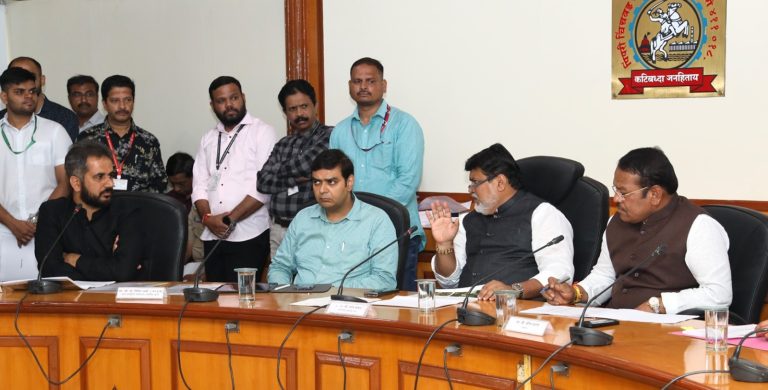 इंद्रायणी व पवना नदीत होणारे जलप्रदूषण टाळण्यासाठी सविस्तर प्रकल्प अहवाल तातडीने तयार करा -उद्योगमंत्री उदय सामंत