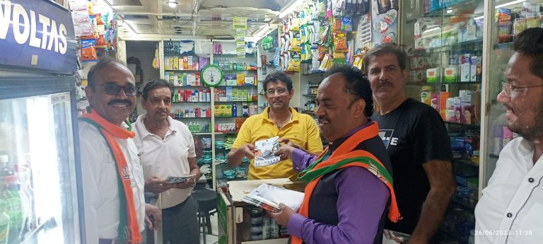 ‘मोदी@9’ पुस्तिकेच्या माध्यमातून माजी खासदार संजय काकडेंची जनसंपर्क मोहीम जोरात ..