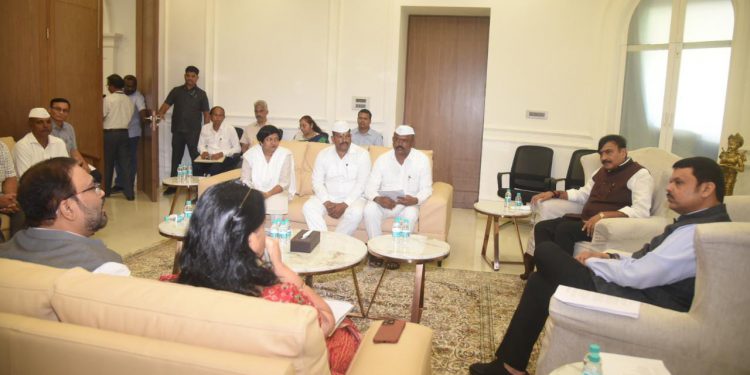 मुंबईच्या डबेवाले कामगारांच्या घरकुलांसाठी धोरण लवकरच – उपमुख्यमंत्री देवेंद्र फडणवीस