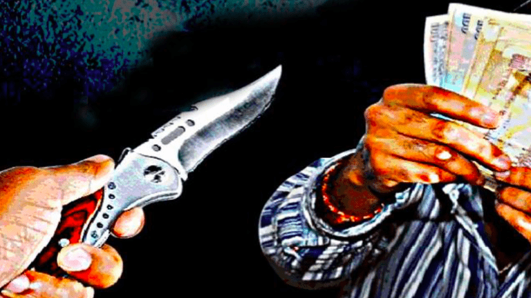 कात्रजमध्ये कोल्हापूरकर प्रवाश्याला लुटले