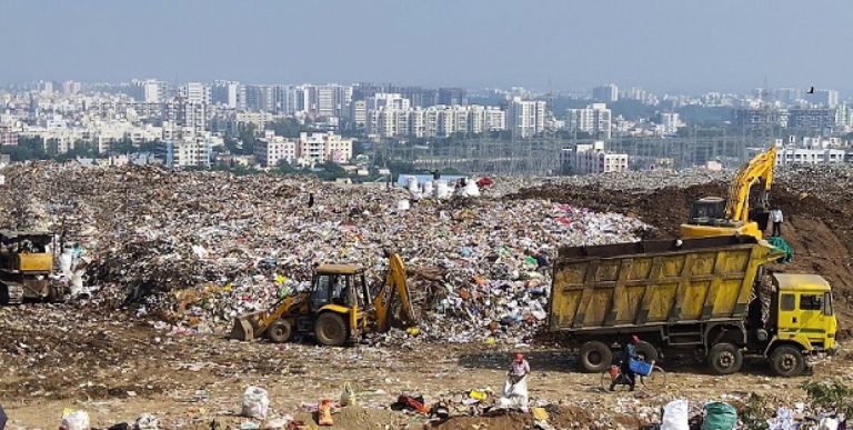 भारतातील घनकचरा समस्या सोडवणे हे एक सामूहिक आव्हान-गायत्री दिवेचा