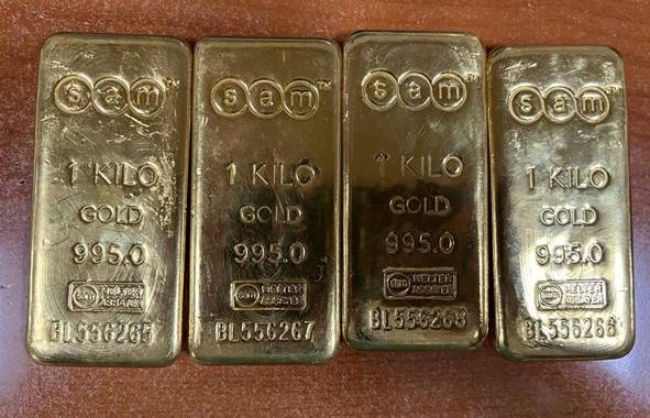 मुंबई विमानतळावर सुमारे 6.2 कोटी रुपये किमतीचे 10 किलो सोने केले जप्त, 2 जण ताब्यात