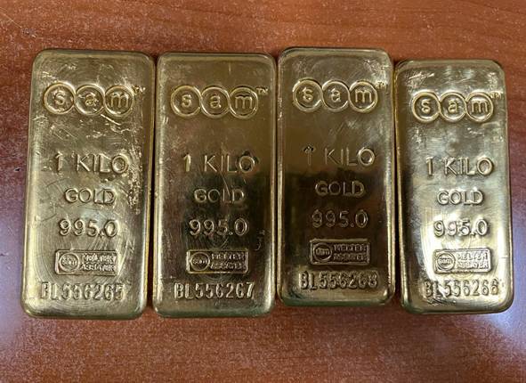 मुंबई विमानतळावर सुमारे 6.2 कोटी रुपये किमतीचे 10 किलो सोने केले जप्त, 2 जण ताब्यात