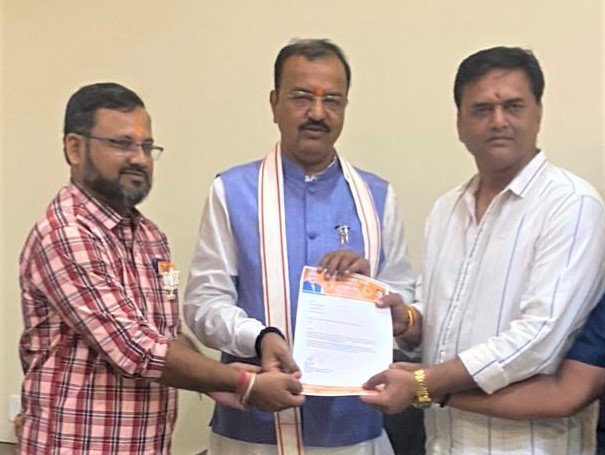 पुण्यात व्हावे ‘उत्तर भारतीय भवन’: उत्तर प्रदेशच्या उपमुख्यमंत्र्यांकडे मागणी