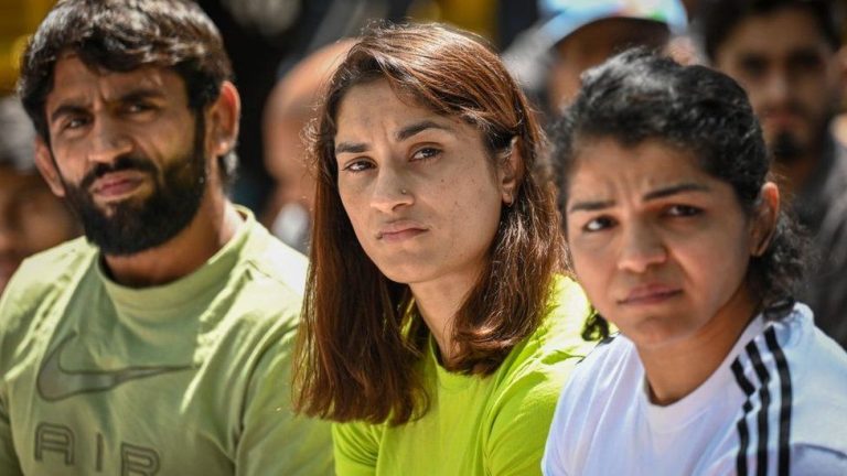 भीती नका दाखवू ..न्यायासाठी १० सेकंदात नौकरीदेखील  सोडू