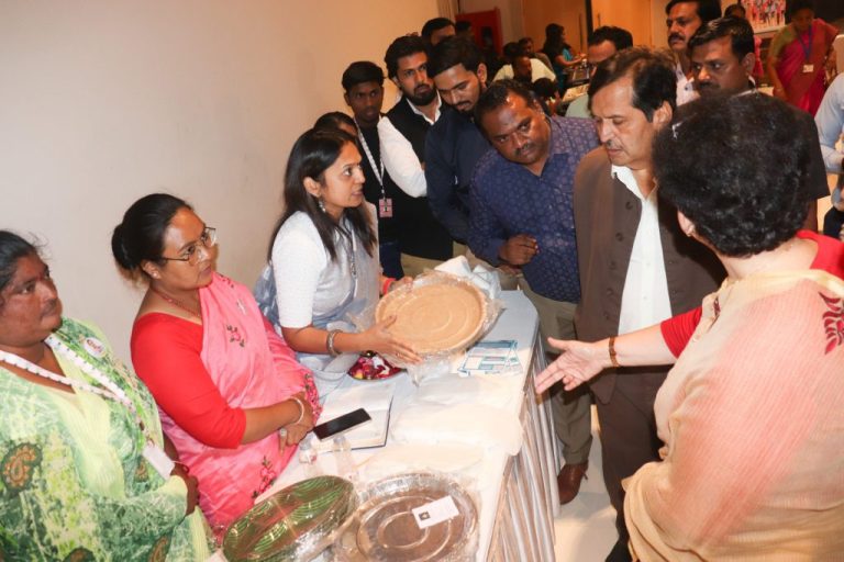 देहव्यवसाय करणाऱ्या महिलांच्या मुलांच्या शिक्षणासाठी समिती गठित करून प्रस्ताव सादर करावा – मंत्री मंगल प्रभात लोढा