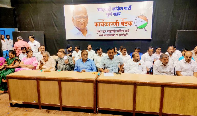 आता RSS च्या विचारधारे बरोबर जायचे काय ? पुण्यातून अजित पवारांनाच थेट सवाल