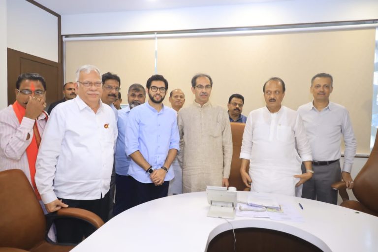अजित पवार-उद्धव ठाकरे भेट:अजित पवारांकडून जनतेला योग्य न्याय मिळेल; सत्तेच्या साठमारीत सर्वसामान्यांची परवड होऊ नये – ठाकरे
