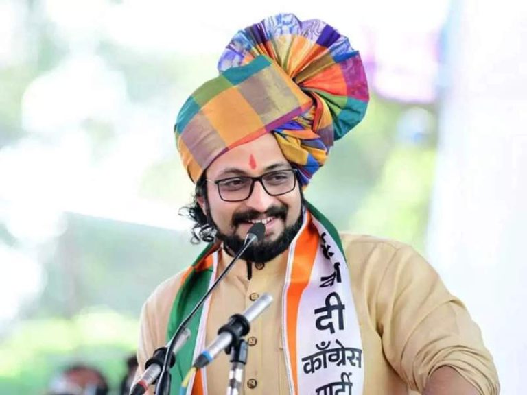 पहिला मोहरा परत..!अमोल कोल्हे शरद पवारांसोबत