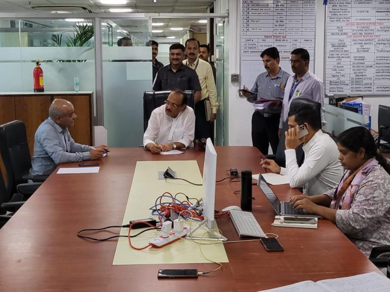 उपमुख्यमंत्री अजित पवार यांनी केलं मंत्रालय नियंत्रण कक्षातून इर्शालवाडी दरड दुर्घटनेतील बचाव व मदतकार्याचं संनियंत्रण