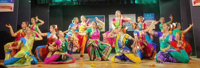  अनुभव  ‘ नृत्य  सादरीकरणाला चांगला प्रतिसाद