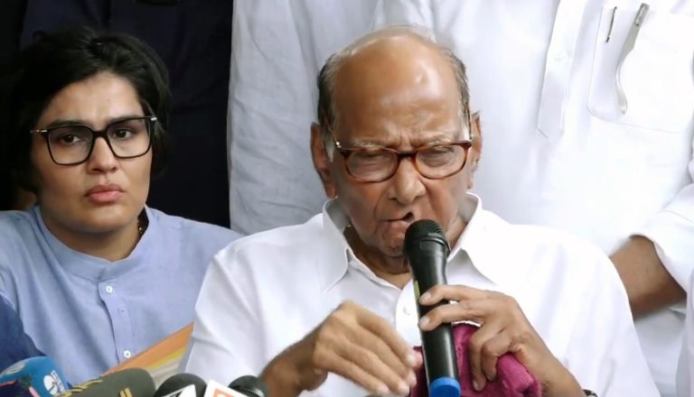 विरोधकांच्यात फोडाफोडी करणारांना किंमत चुकवावीच लागेल-शरद पवार