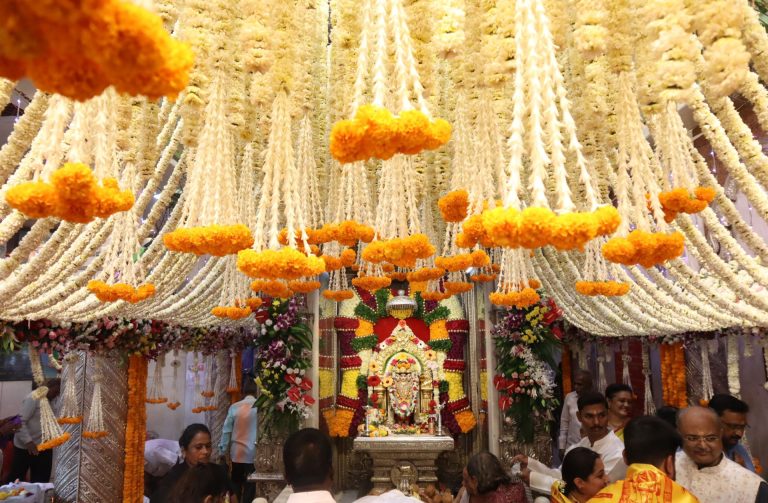 दत्तनामाच्या जयघोषात लक्ष्मीबाई दगडूशेठ हलवाई दत्तमंदिरात १२६ वा गुरुपौर्णिमा उत्सव साजरा 