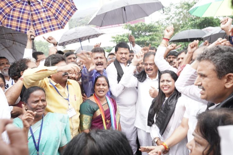 ललित मोदी, निरव मोदी हे पंतप्रधान नरेंद्र मोदींचे कोण लागतात ?