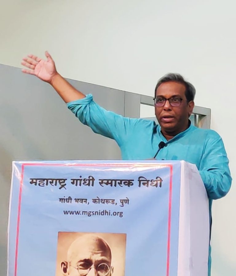कोणत्याही लोकशाहीत खुन्याचे उदात्तीकरण होत नाही, पण, भारतात हे वर्षानुवर्षे चालू आहे….अशोककुमार पांडेय