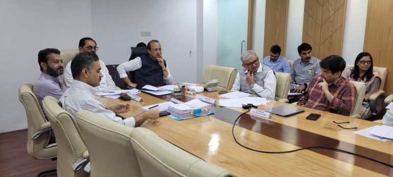 पूरस्थितीत पाणीप्रवाह सुरु राहण्यासाठी नदी, नाल्यांमधील अतिक्रमण काढावे
