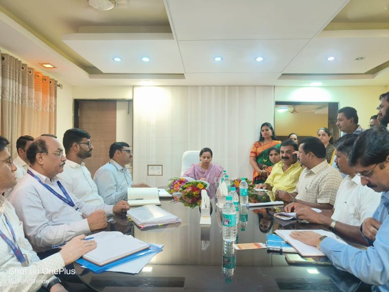 महिला व बालविकास मंत्री आदिती तटकरे यांच्या अध्यक्षतेखाली महावितरण अधिकाऱ्यांची आढावा बैठक संपन्न