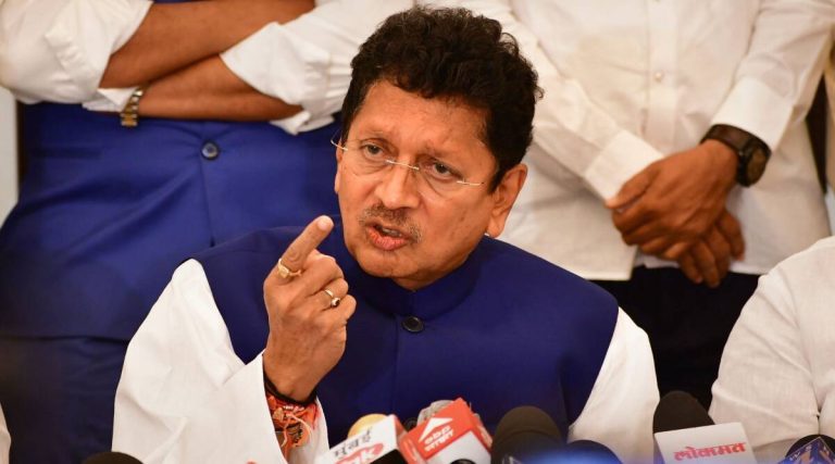 व्हायरल फोटो खरातच्या मुलीच्या लग्नातील… मात्र, त्यांच्या वैयक्तिक दूषकृत्यांबद्दल मला कोणतीही माहिती नव्हती.