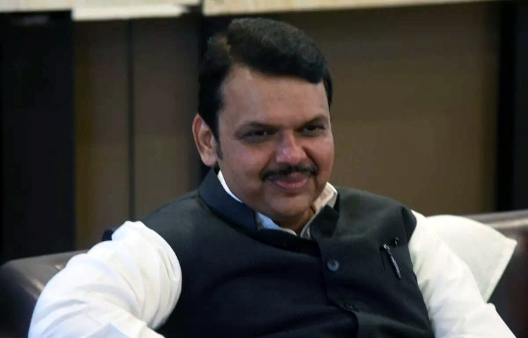 देवेंद्र फडणवीस दिल्लीला रवाना:अमित शहा यांच्यासोबत रात्री बैठक