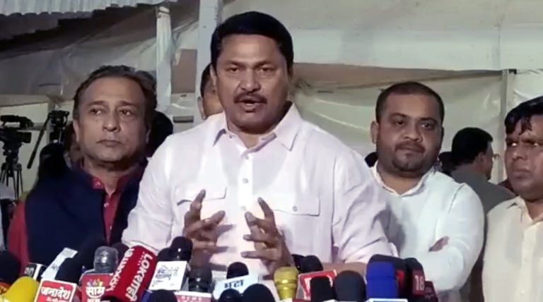 मुंबई महापालिकेतील भाजपाच्या पालकमंत्र्यांचे कार्यालय हटवा.