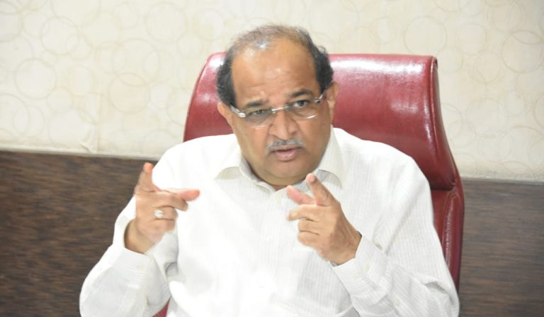 गायीच्या दुधाला प्रतिलिटर ३४ रुपयांचा किमान दर – दुग्धविकास मंत्री राधाकृष्ण विखे-पाटील