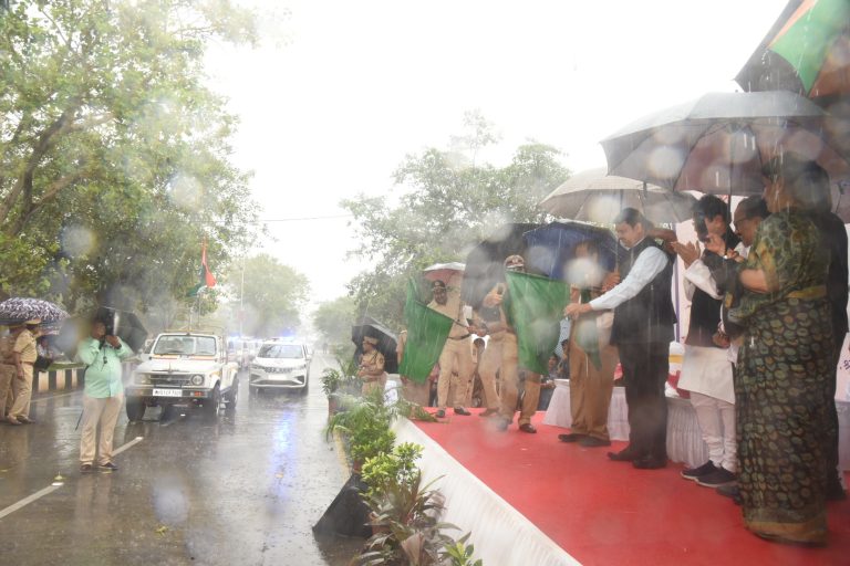 उपमुख्यमंत्री देवेंद्र फडणवीस यांच्या हस्ते निर्भया पथकाच्या वाहनांचे लोकार्पण
