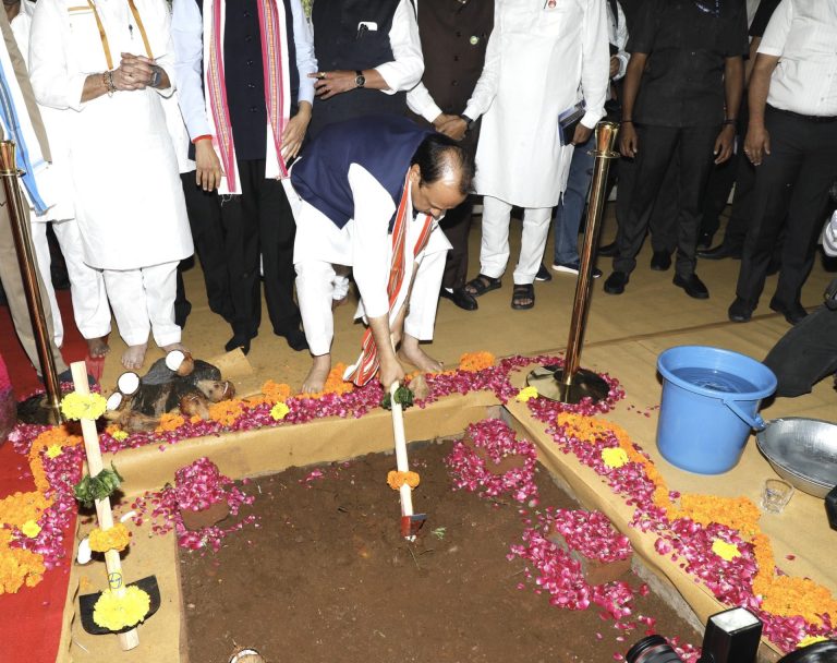 अजित पवारांनी घेतला थेट CM शिंदेंच्या खुर्चीचा ताबा