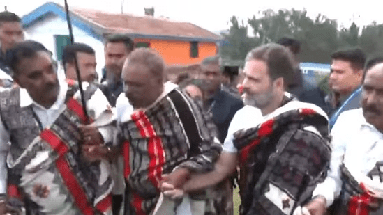 राहुल गांधींनी उटीमध्ये आदिवासींसोबत केले नृत्य