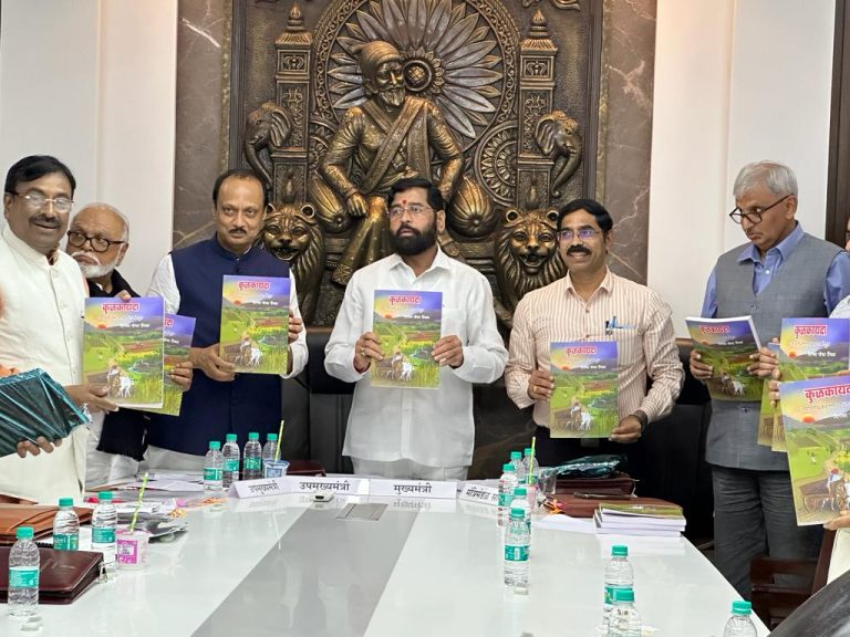 ‘कुळकायदा न्यायाधिकरणाच्या नजरेतून’ पुस्तकाचे मुख्यमंत्री एकनाथराव शिंदे यांच्या हस्ते प्रकाशन