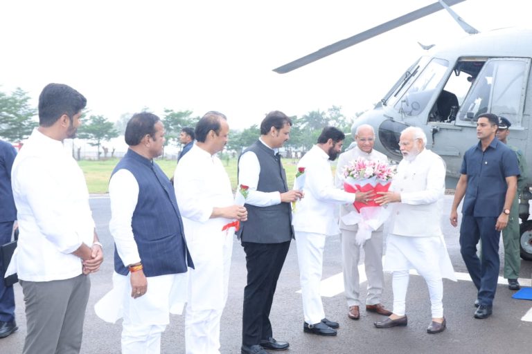 पंतप्रधान नरेंद्र मोदी पुण्यात दाखल; स्वागताला मुख्यमंत्री एकनाथ शिंदे, उपमुख्यमंत्री देवेंद्र फडणवीसांची उपस्थिती