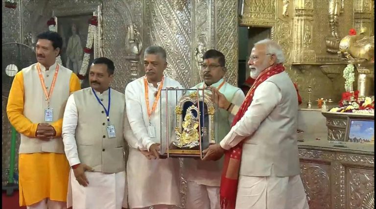 श्रीमंत दगडूशेठ हलवाई सार्वजनिक गणपती ट्रस्ट, सुवर्णयुग तरुण मंडळातर्फे भव्य स्वागत