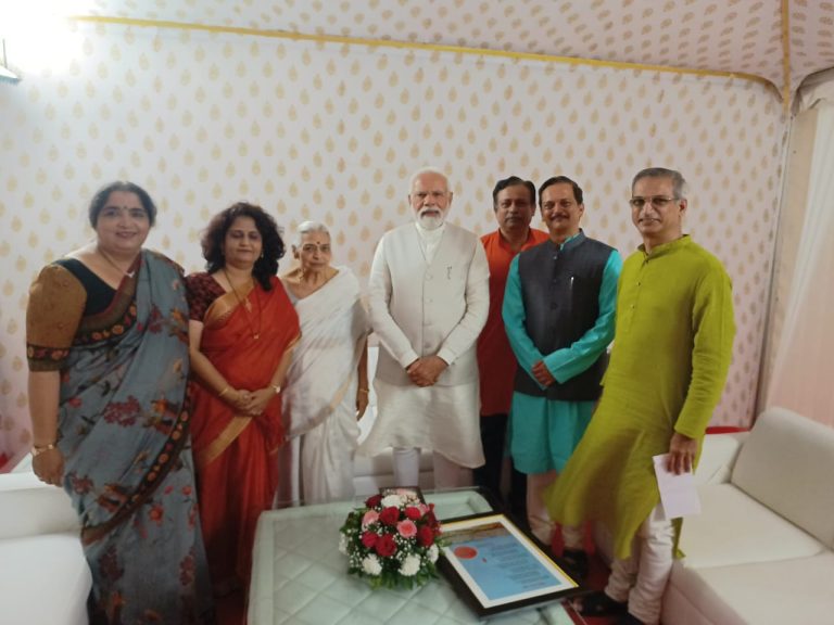 माजी आमदार अरविंद लेले कुटुंबीयांनी घेतली पंतप्रधान नरेंद्र मोदी यांची सदिच्छा भेट!