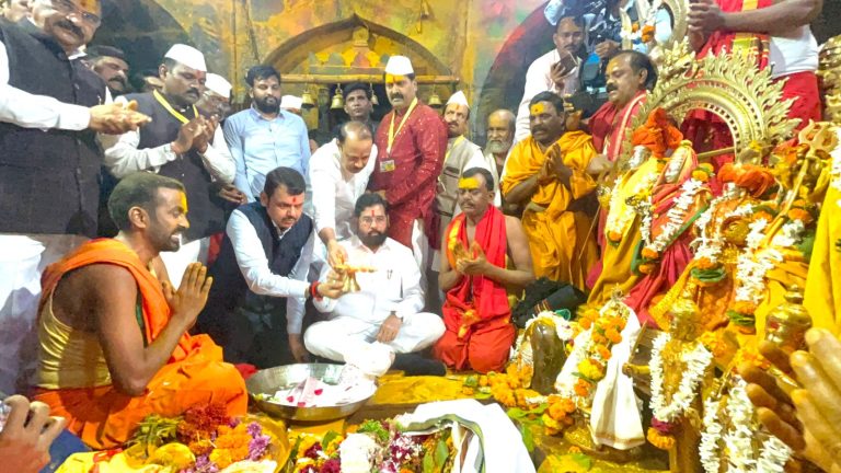 ‘येळकोट येळकोट जय मल्हार’ च्या जयघोषात मुख्यमंत्री आणि उपमुख्यमंत्र्यांनी घेतले मल्हारी मार्तंडाचे दर्शन