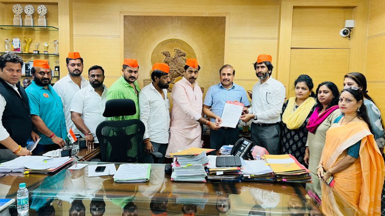 पुण्यात साथीच्या रुग्णांच्या उपचारासाठी मनसेचे आंदोलन