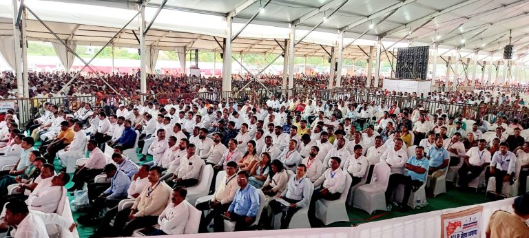शासन आपल्या दारी कार्यक्रमात शासकीय योजनांचा मेळा-नागरिकांचा उत्स्फूर्त प्रतिसाद