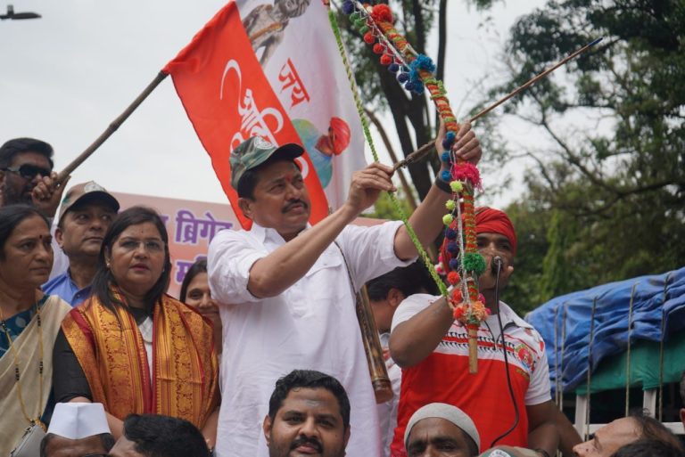 भाजपा सरकारच्या काळात आदिवासी समाजावरचे अत्याचार वाढले.