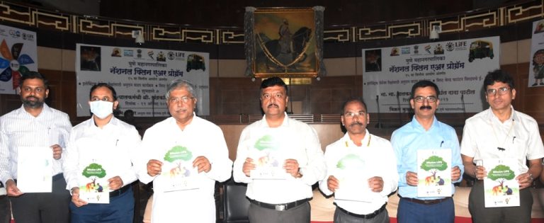 दहा महिला चालकांना ई-रिक्षा खरेदीसाठी लोकसहभागातून अर्थसहाय्य –पालकमंत्री