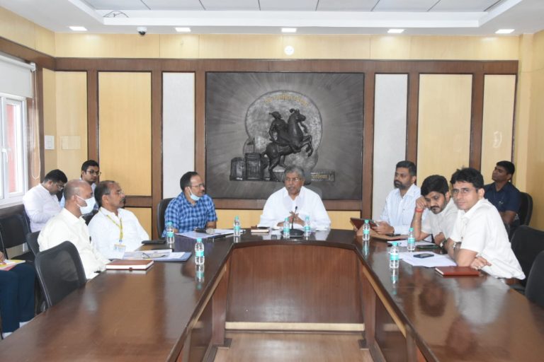 पीएमपीच्या डिझेलवरील बसेस सीएनजीवर रुपांतरीत कराव्यात- पालकमंत्री चंद्रकांतदादा पाटील