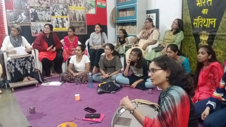 क्रांती दिनानिमित्त स्वातंत्र्यलढ्यातील अज्ञात वीरांगनांच्या कहाण्यांना दिला उजाळा 