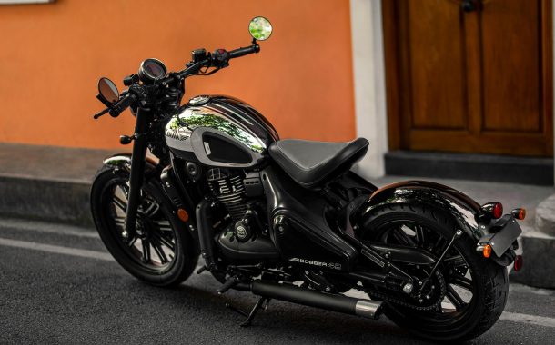 जावा येझदी मोटरसायकल्स तर्फे नवीन टॉप-ऑफ-द-लाइन जावा 42 बॉबर ब्लॅक मिरर २.२५ लाख रुपयांना सादर