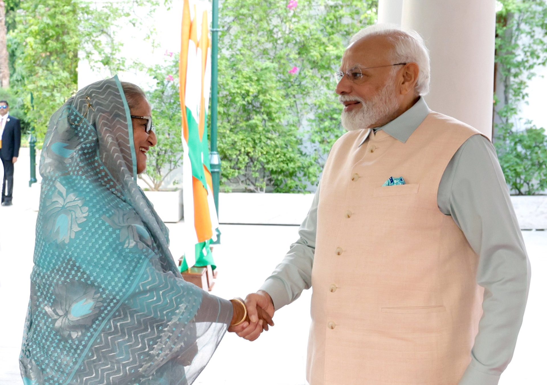 पंतप्रधानांनी बांगलादेशच्या पंतप्रधान शेख हसीना यांची घेतली भेट