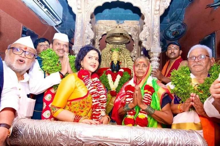 राज्यातील सर्व जनतेला सुखी व समाधानी ठेवून सर्वांच्या मनोकामना पूर्ण कर – उपमुख्यमंत्री देवेंद्र फडणवीस यांचे श्री विठ्ठलाचरणी साकडे