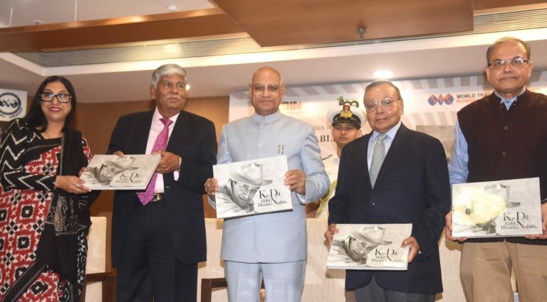 अभिनेते देव आनंद जन्मशताब्दी वर्षानिमित्त कॉफी टेबल बुकचे प्रकाशन