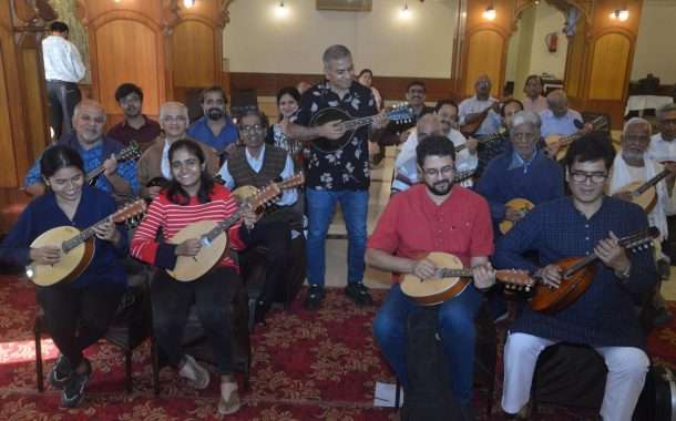 हौशी मेंडोलिन वादकांनी एकत्र येत भरवला मेंडोलिन महोत्सव