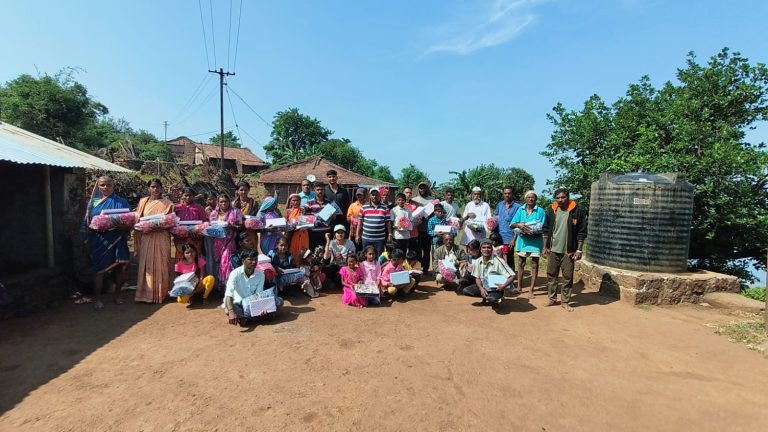 चित्रकारांच्या गटाकडून दुर्गम भागात दिवाळी सरंजाम भेट 