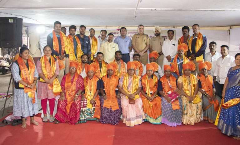 सफाई  आणि विद्युत कर्मचारी यांची सार्वजनिक उत्सवातील  भूमिका महत्त्वाची