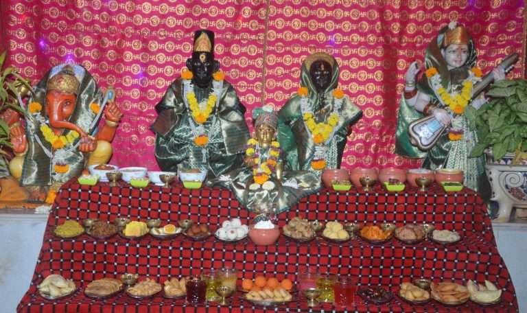 जाधवर इन्स्टिट्यूटतर्फे अन्नकोट व दीपोत्सव